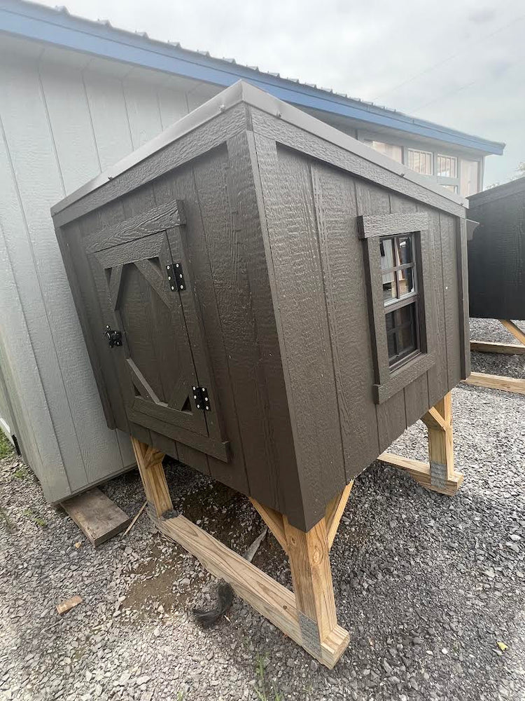 4x4 Chicken Coop - 23MK016  Horn