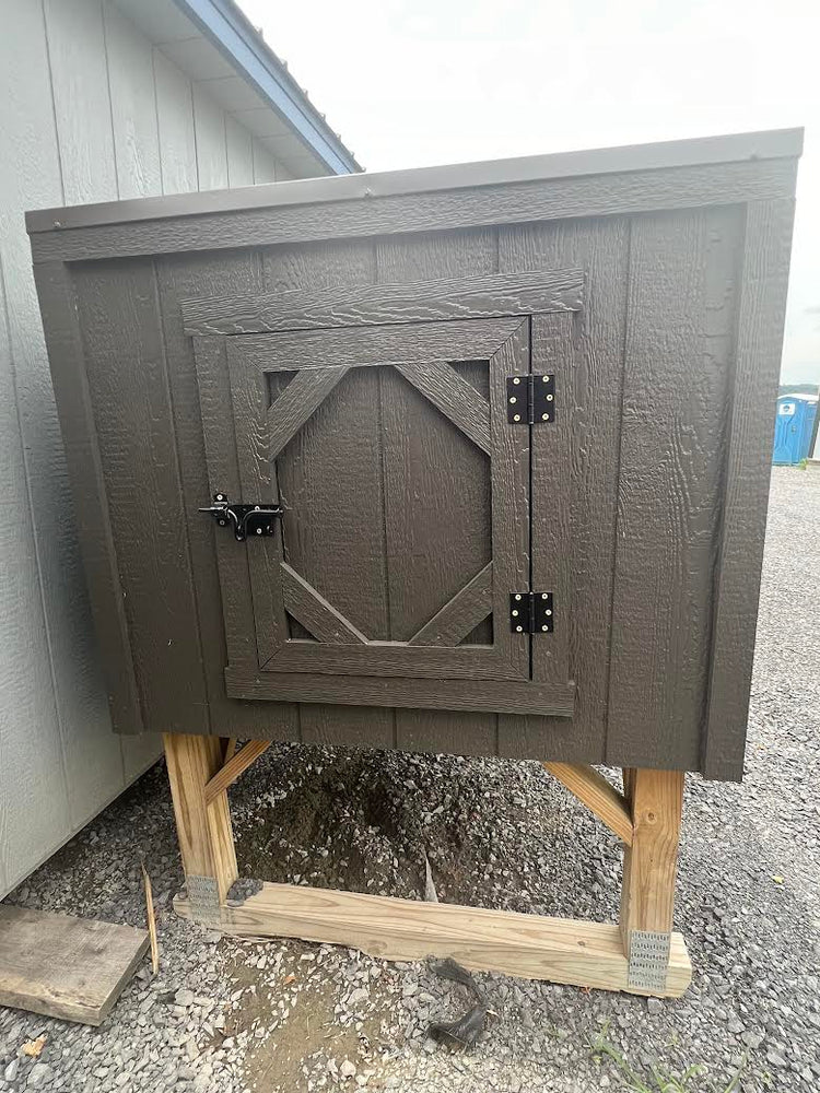 4x4 Chicken Coop - 23MK016  Horn